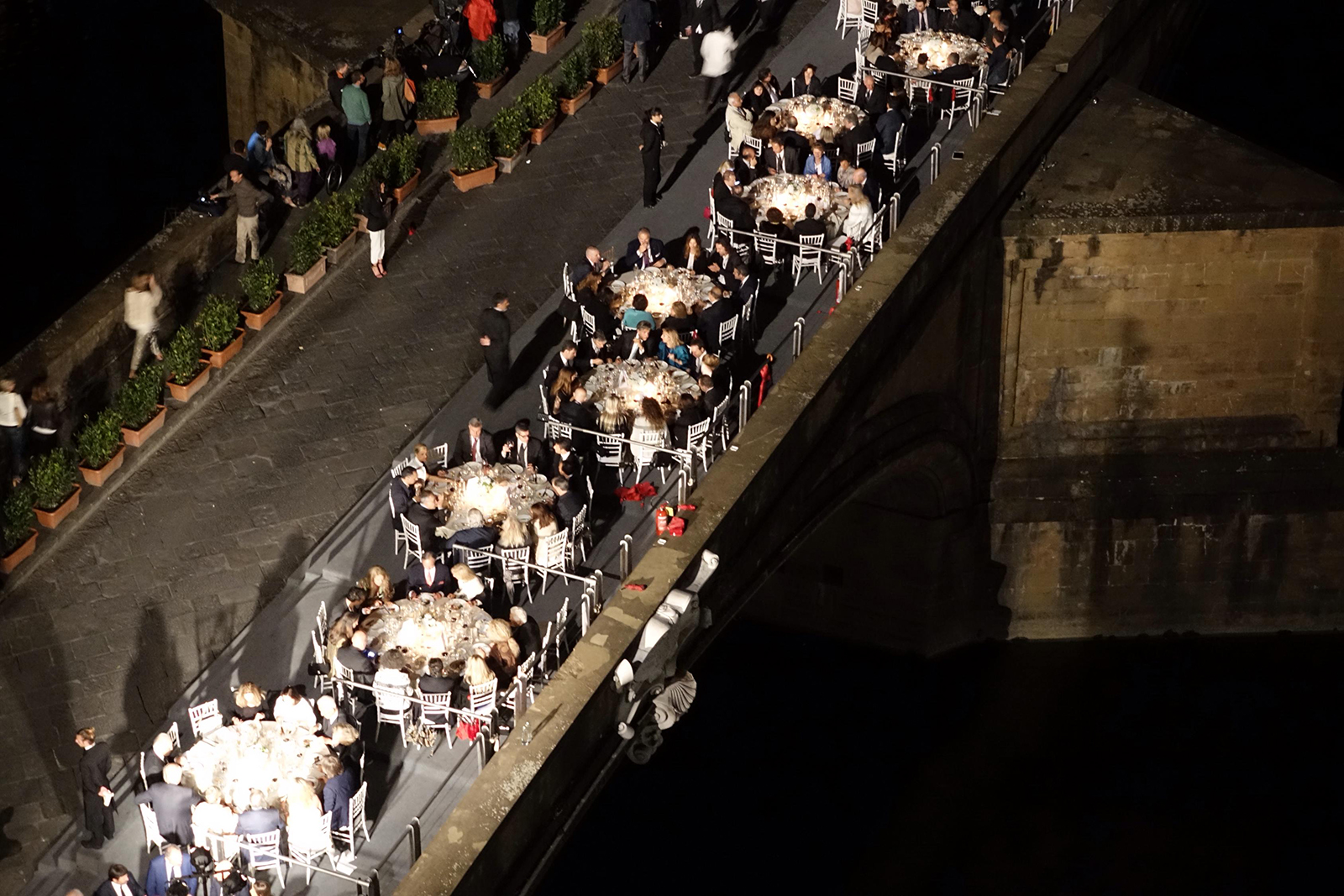 Firenze pitti uomo cena per inaugurazione nuova illuminazione ponte vecchio