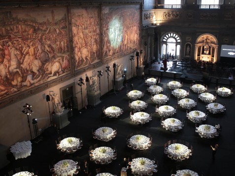 Pressphoto-Firenze Celebrity Fight Night
Cena di gala  a Palazzo Vecchio con concerto di Adrea Bocelli accompagnato dall'orchestra del Maggio Musicale Fioretino diretta dal maestro Zubin Mehta offerta da Ermanno Scervino
nella foto :
foto gianluca Moggi,Umberto Visintini/NEWPRESSPHOTO